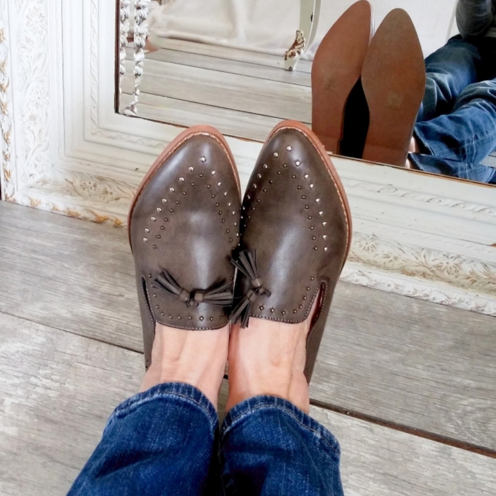 *2 LEFT* SZ 5.5 & 6- GRAY LTHR TASSEL STUD SLIP ON - Picture 6 of 8